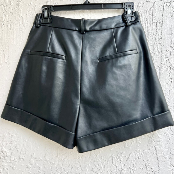 NWT Cami NYC Pleated Front Rabia Vegan Leather Short Black Women's Size 6 - Picture 7 of 7